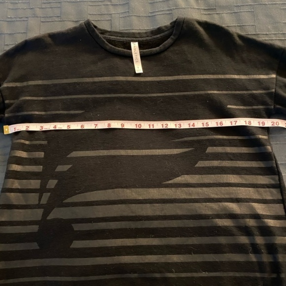 Women’s Fabletics Black Snowshoe Sweatshirt - Picture 7 of 8